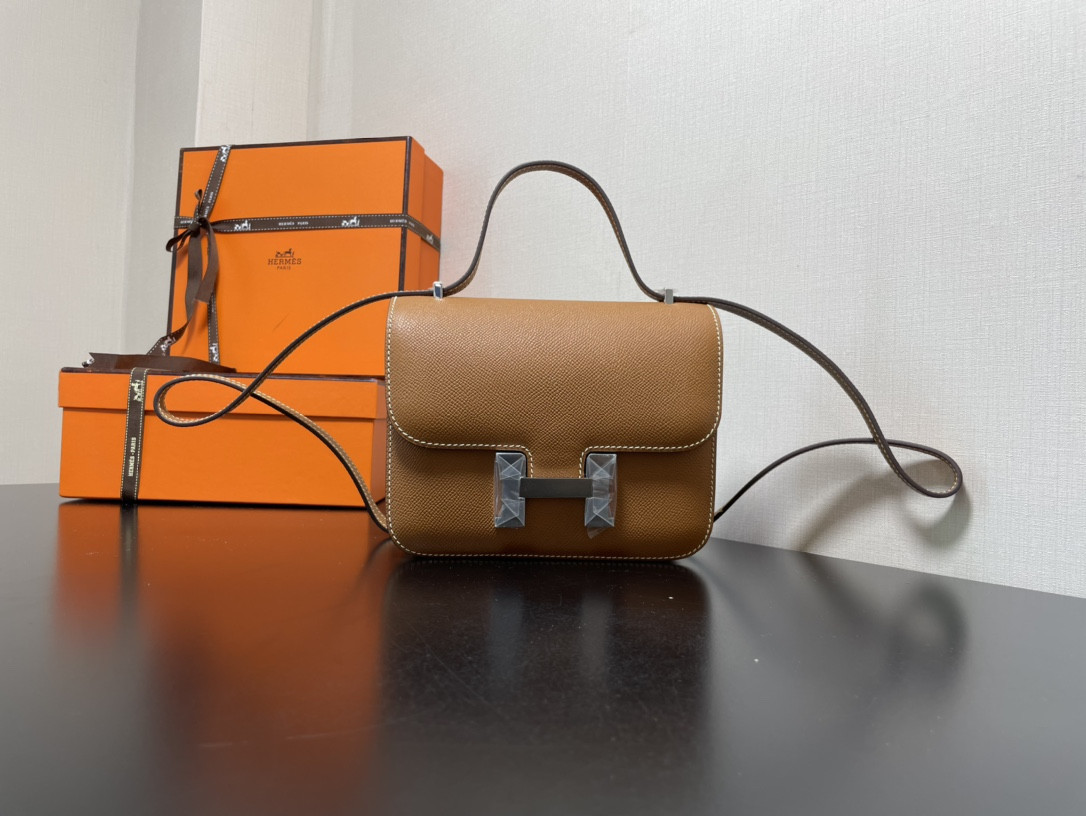 Hermès Constance 19 Epsom Silver Hardware 7.25" x 6.25" x 2.25"