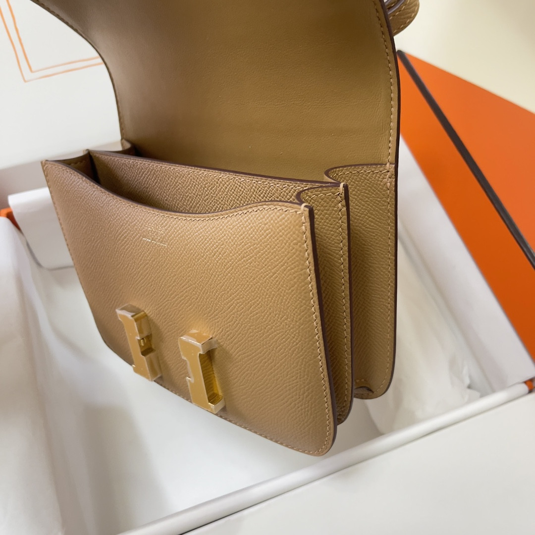 Hermès Constance 19 Epsom Gold Hardware 7.25" x 6.25" x 2.25"