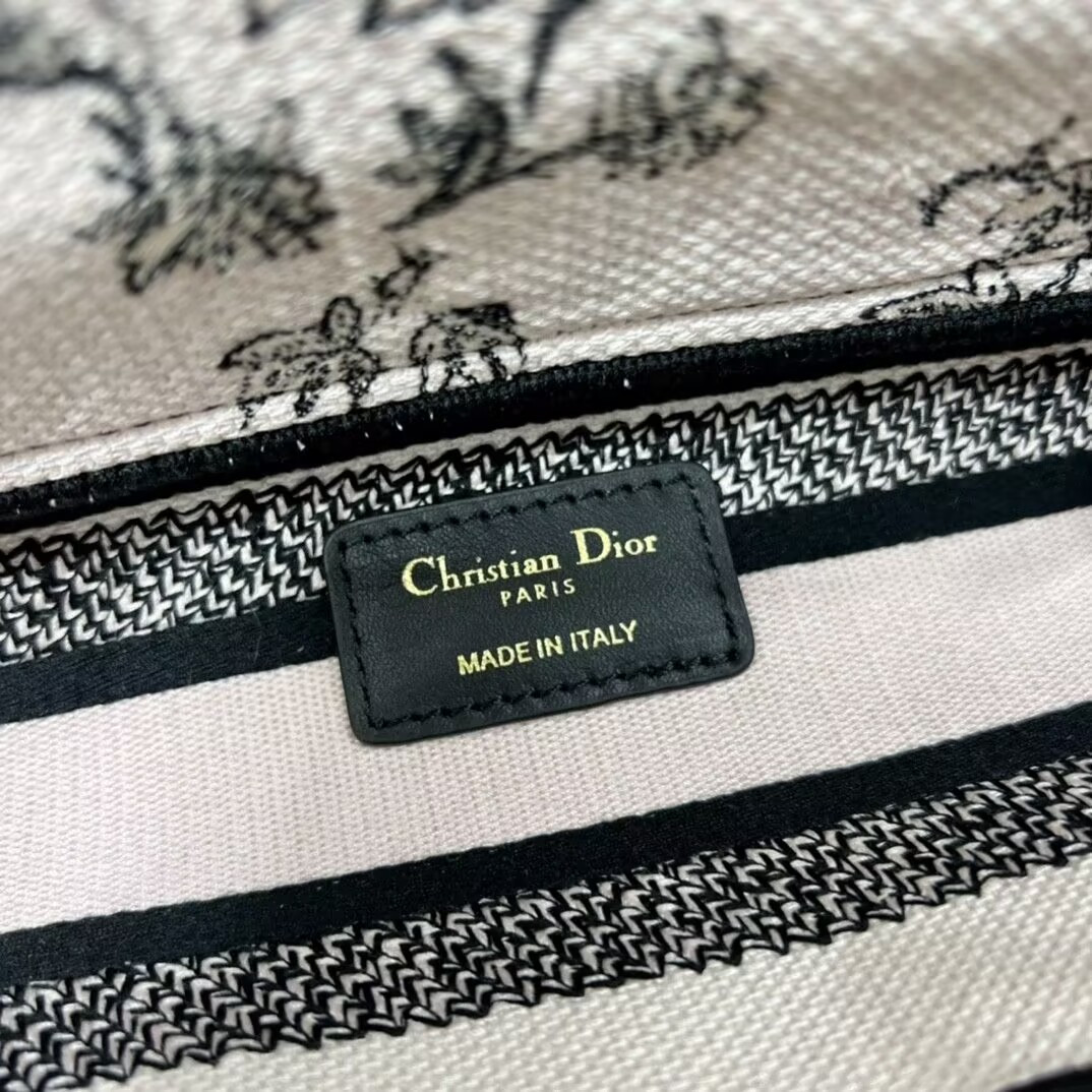 medium D*or lady d-lite bag 24 x 20 x 11 cm