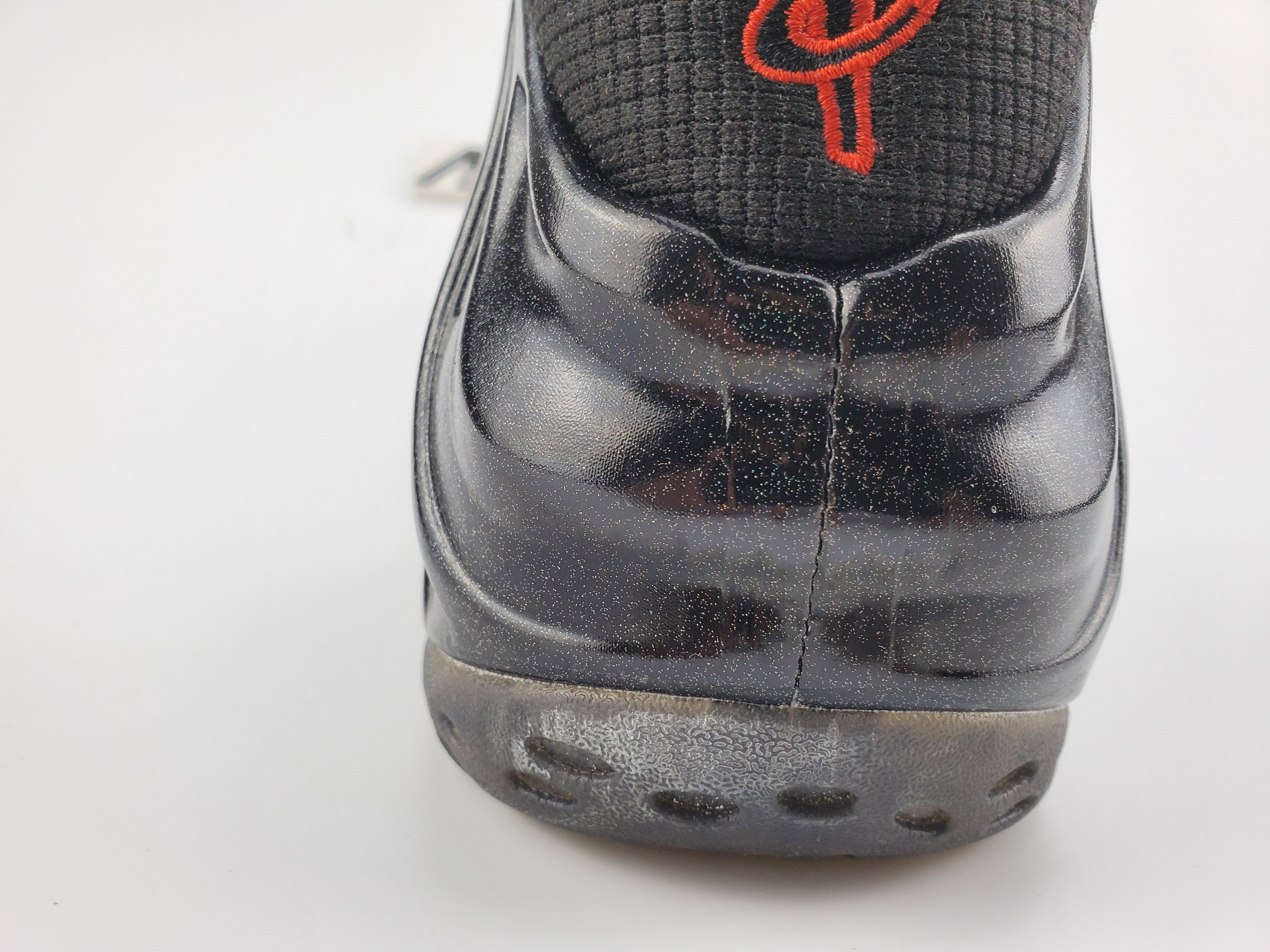 Nike Air Foamposite One “Black/Gold-Red”