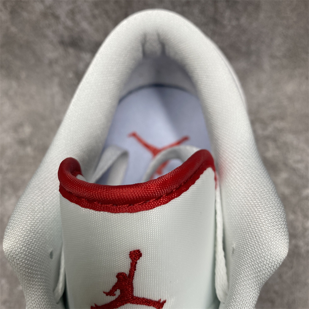 AIR JORDAN 1 PHAT LOW