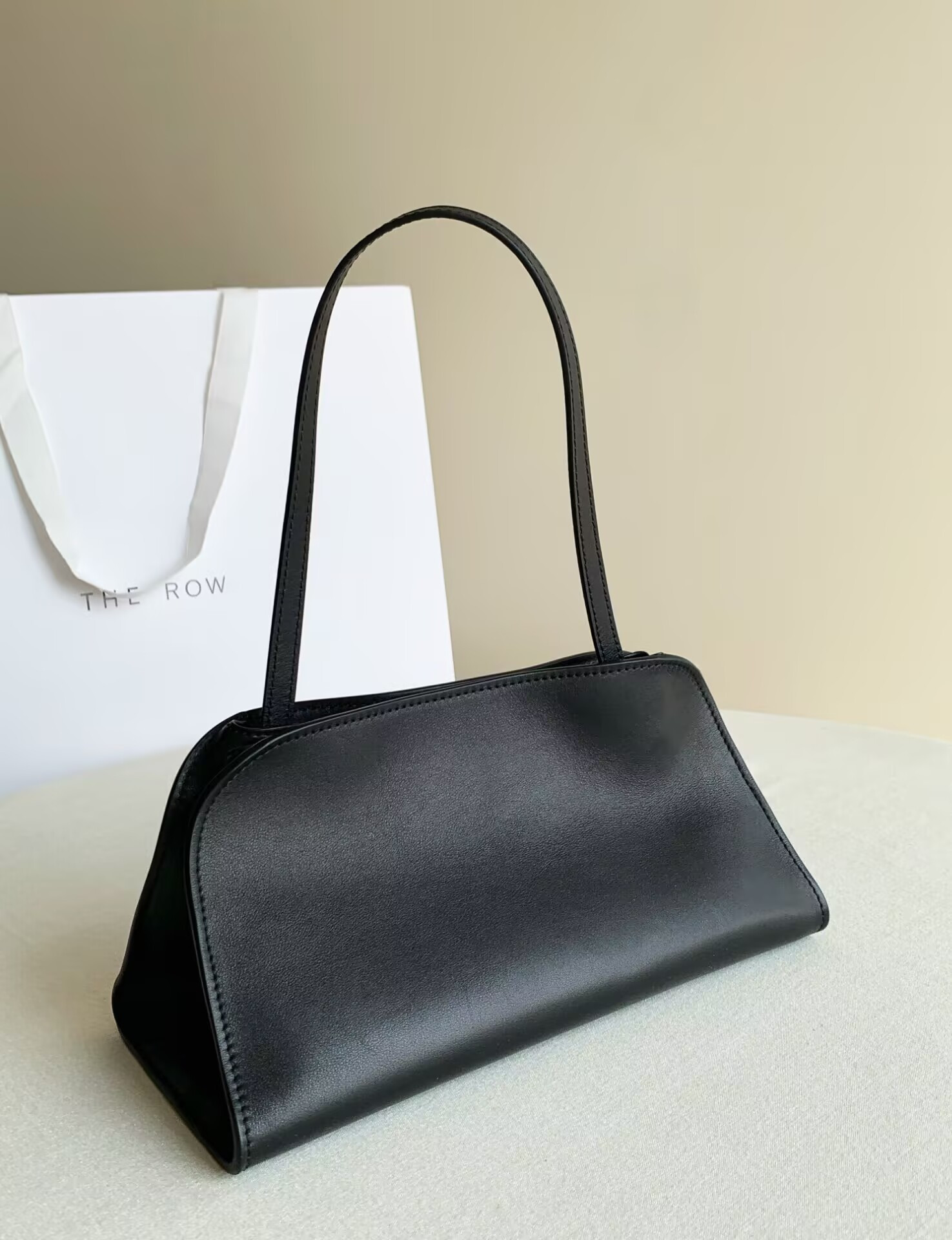 T*e R0w peggy clutch in leather 28x13x14cm