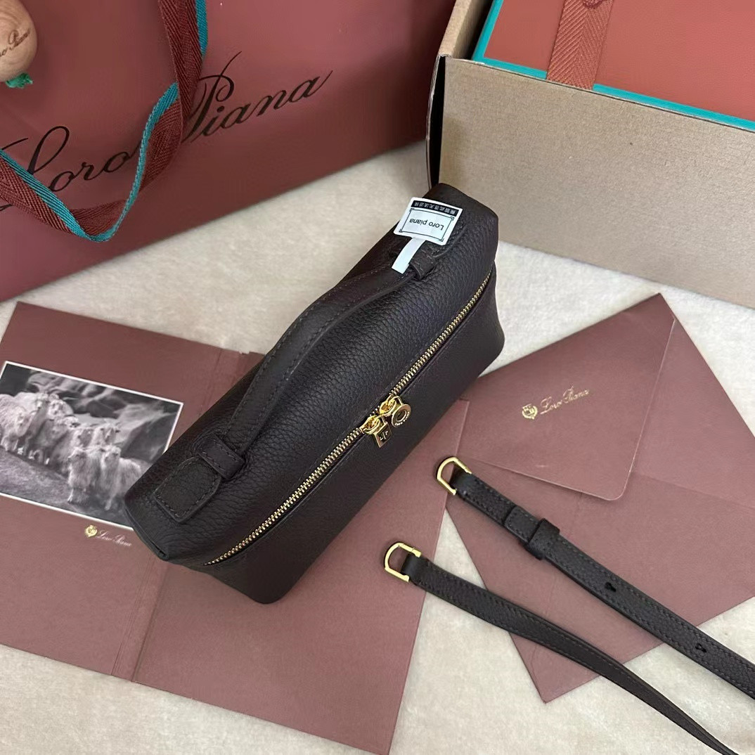 L**o p*ana extra pocket l19 grained calfskin 11 x 19 x 6.5 cm