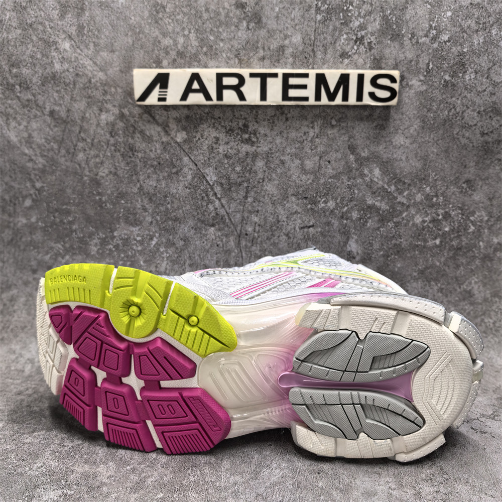 ua Ba*len*cia*ga runner sneaker