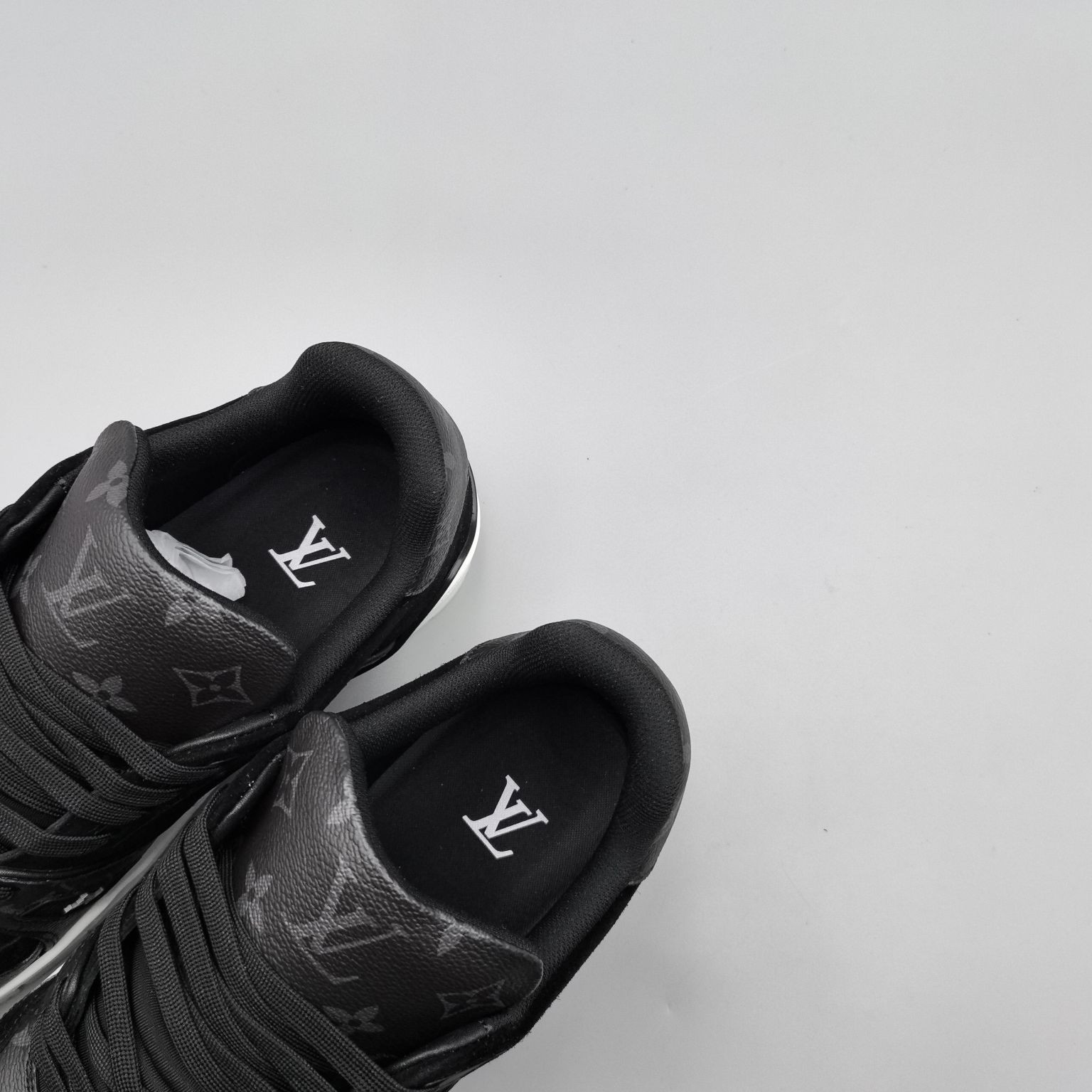 UA LV Trainer Sneaker