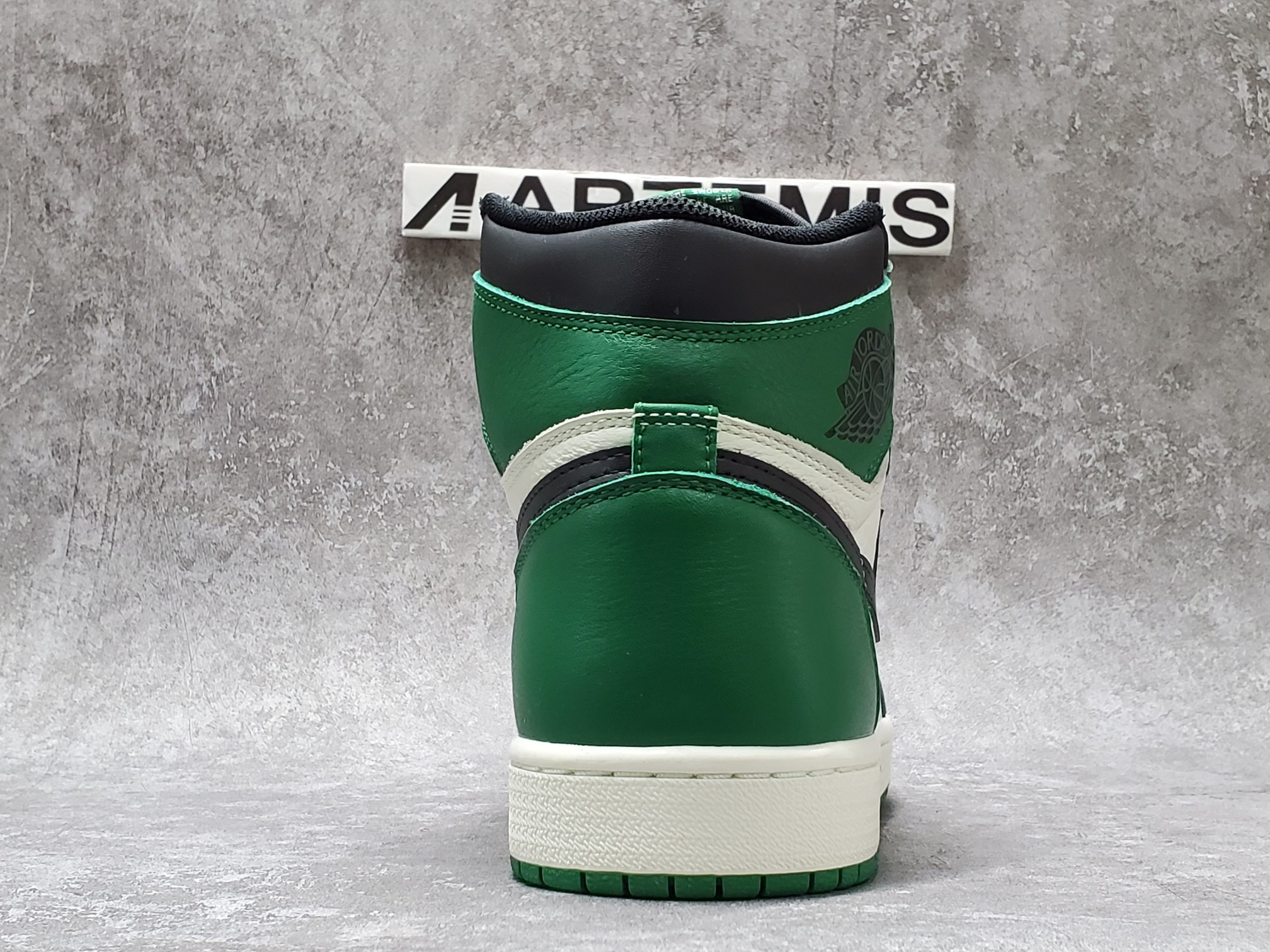 Air Jordan 1 Retro High Pine Green