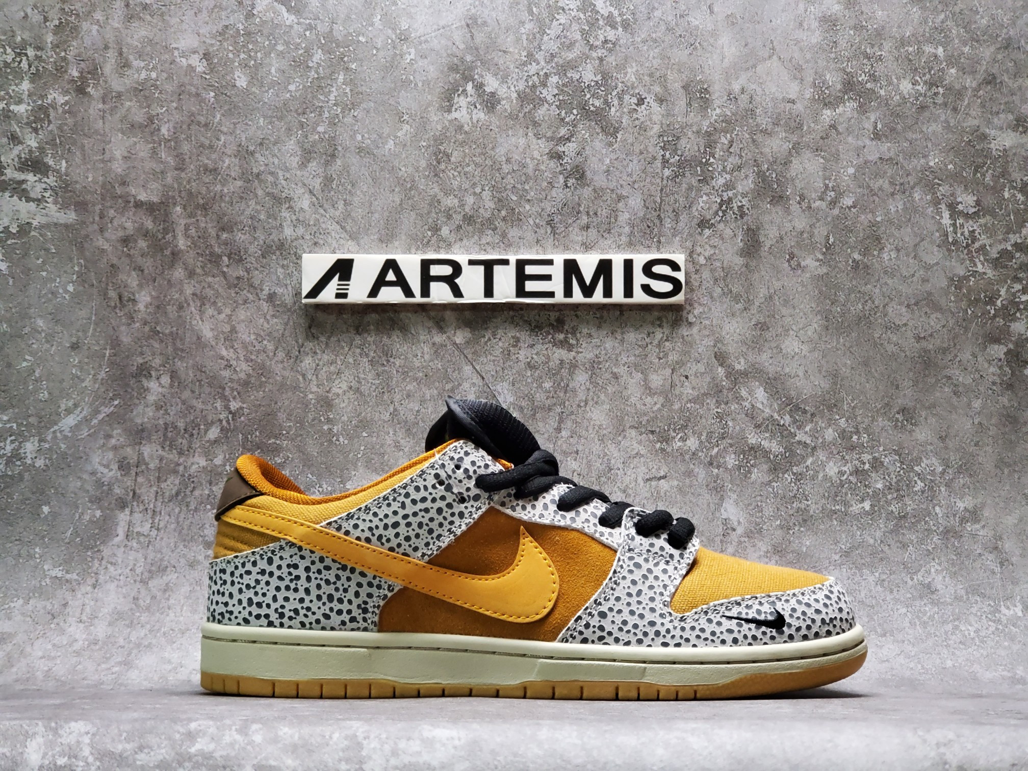 Nike SB Dunk Low Safari