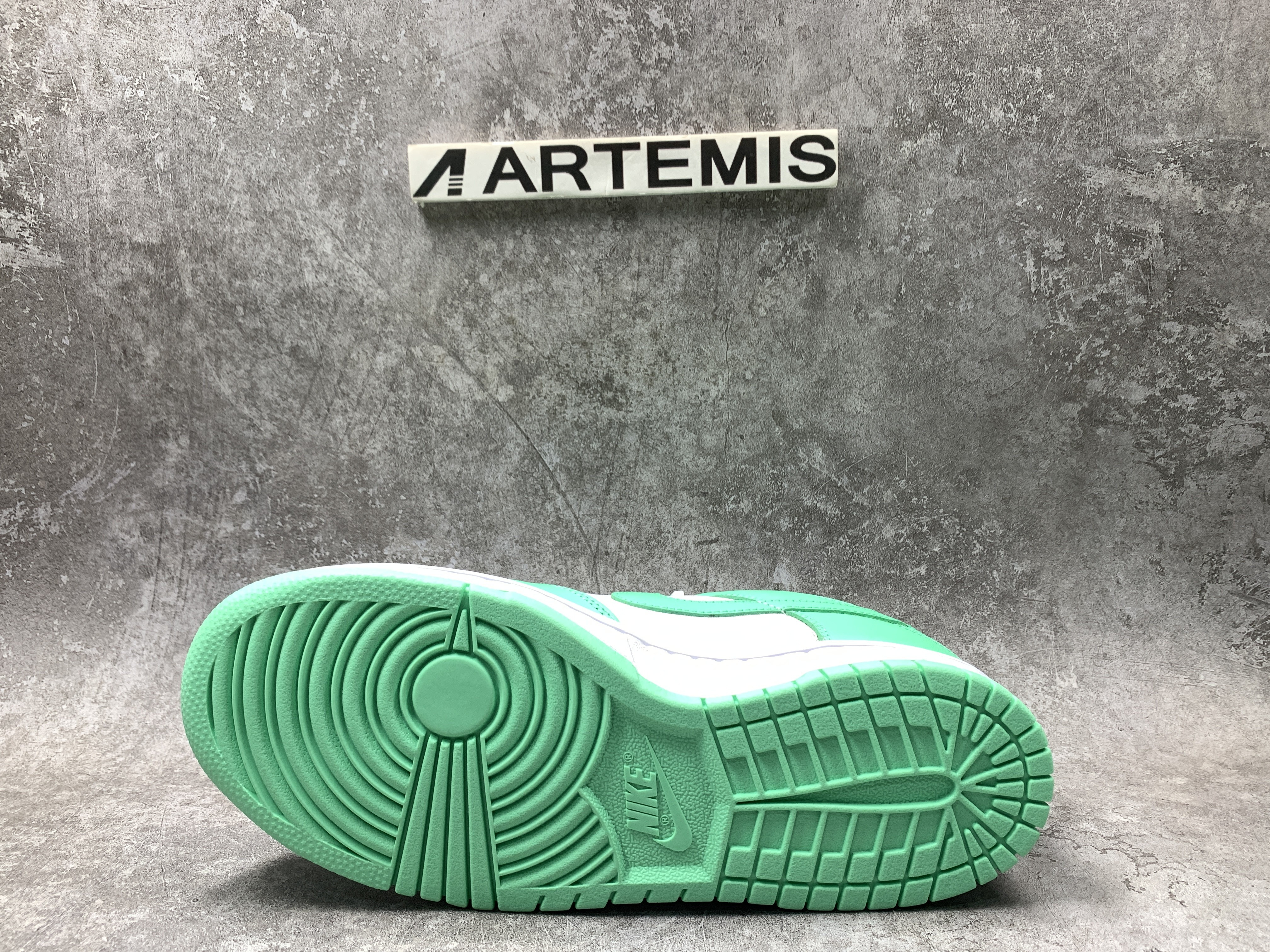 Nike Dunk Low Green Glow