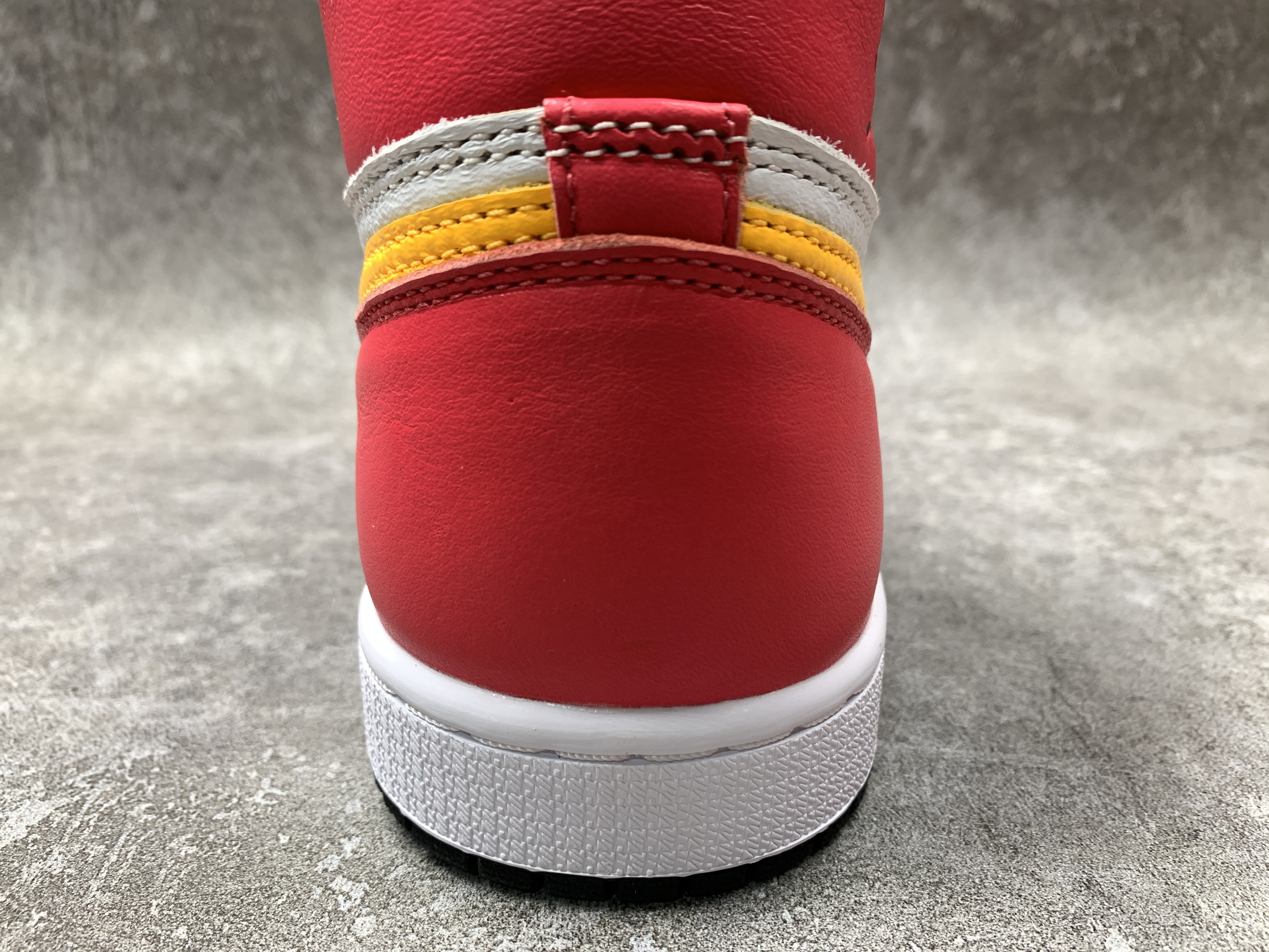 Air Jordan 1 Retro High OG Light Fusion Red