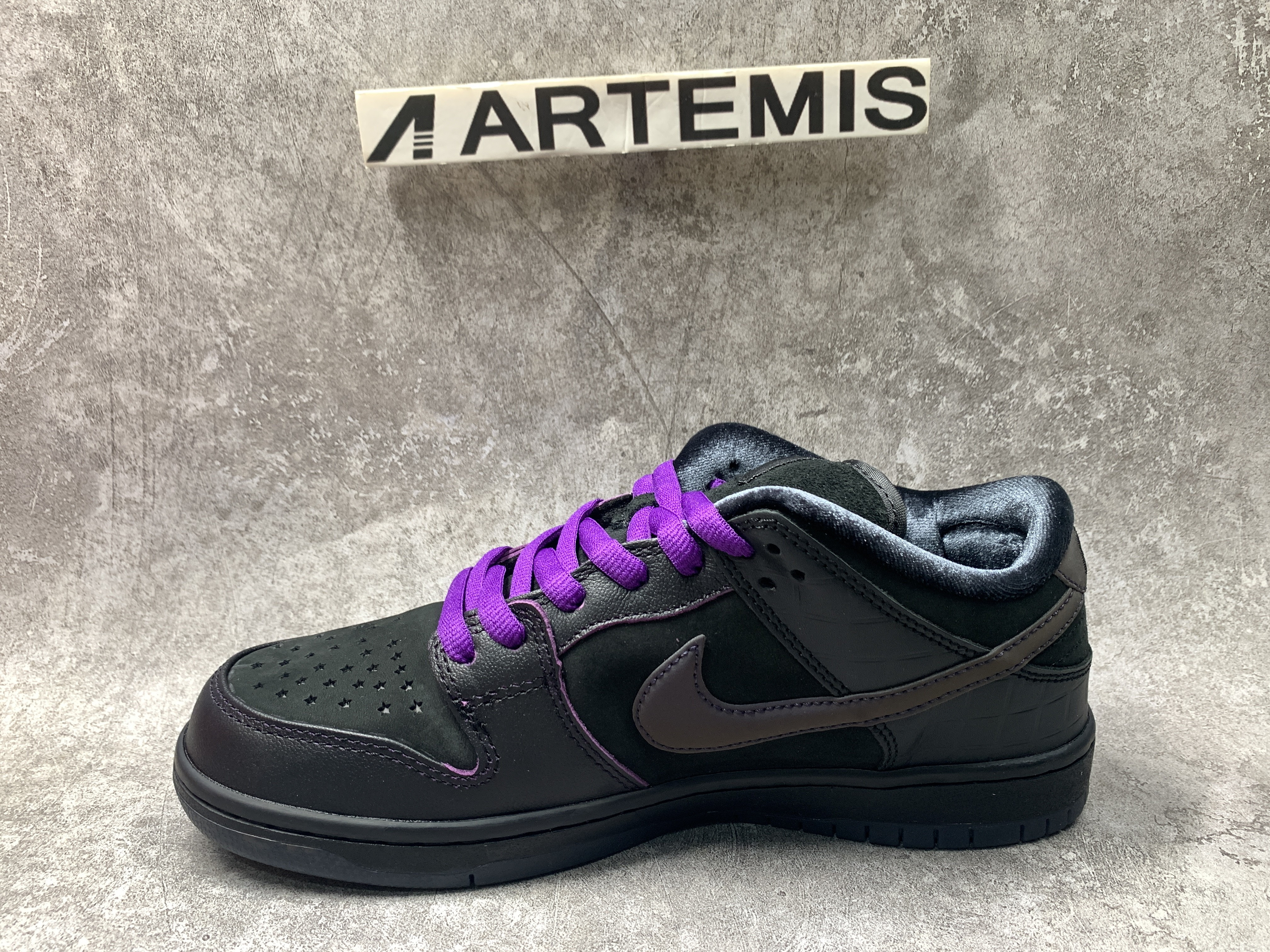 Familia x Nike SB Dunk Low First Avenue