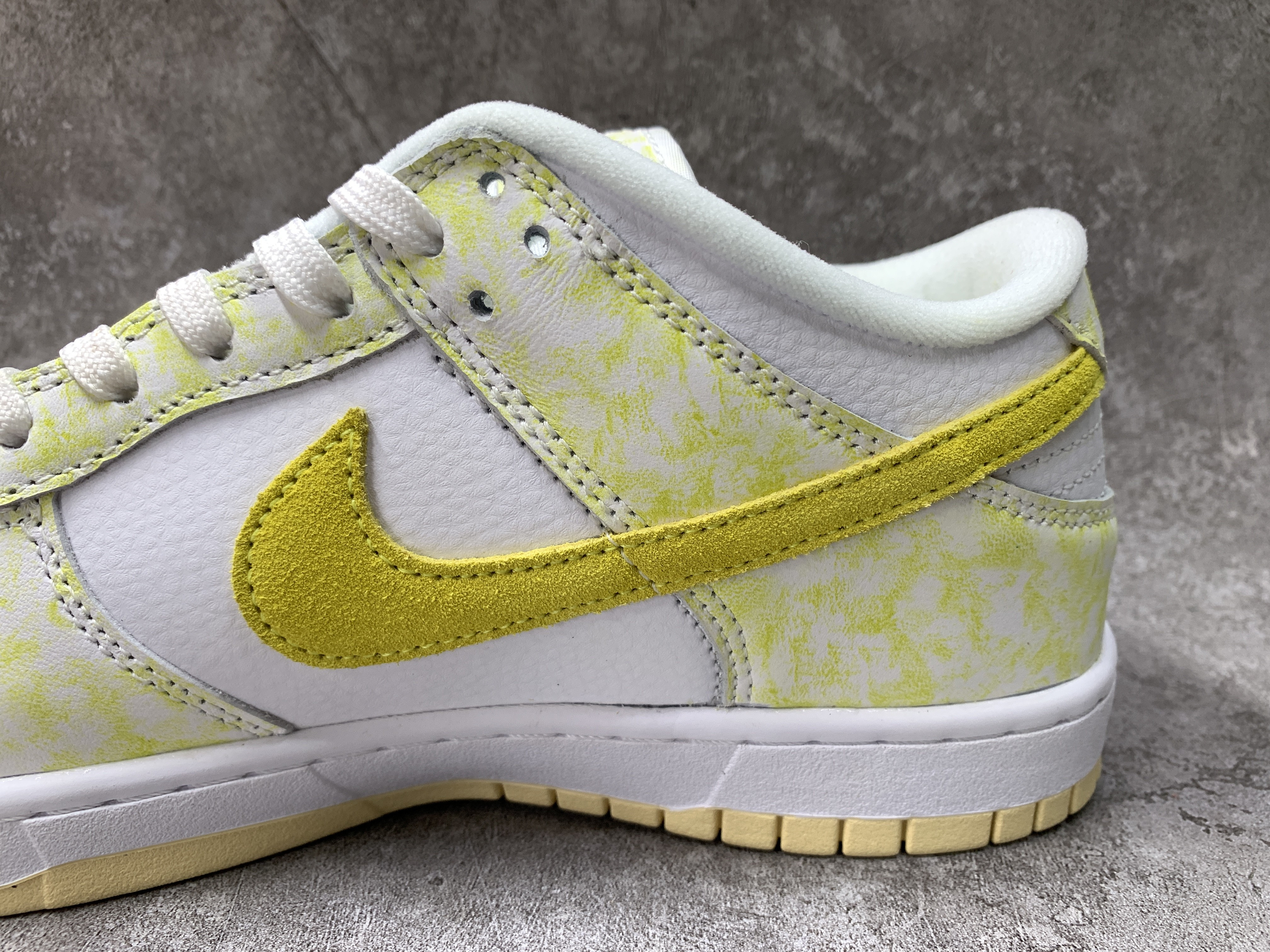 Nike Dunk Low Yellow Strike