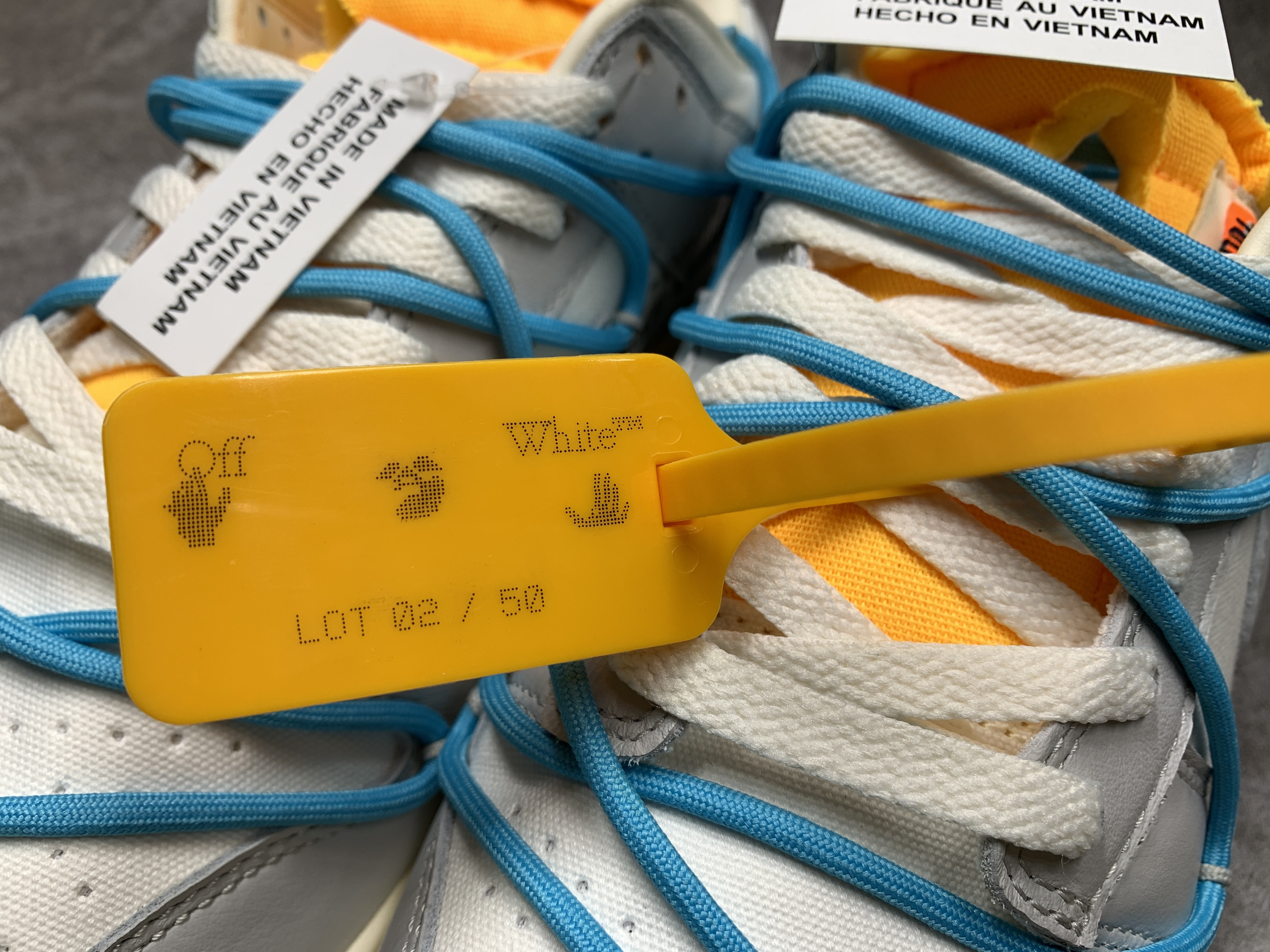 Off-White x Nike Dunk Low 02 of 50