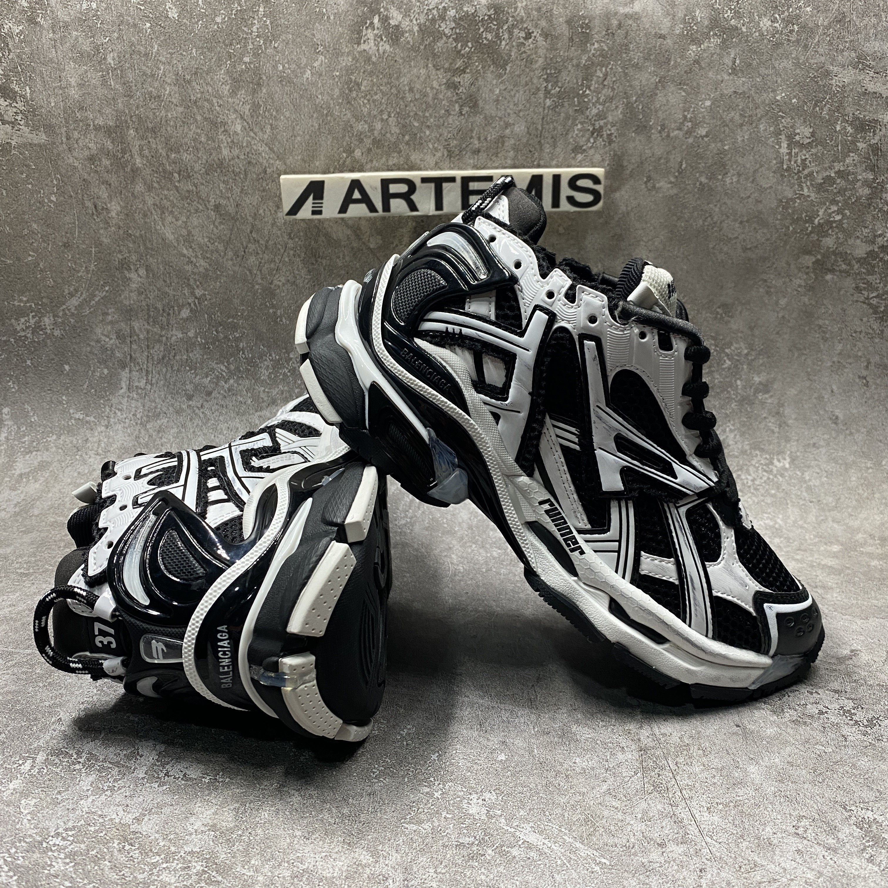 Balenciga Runner Sneaker Black White