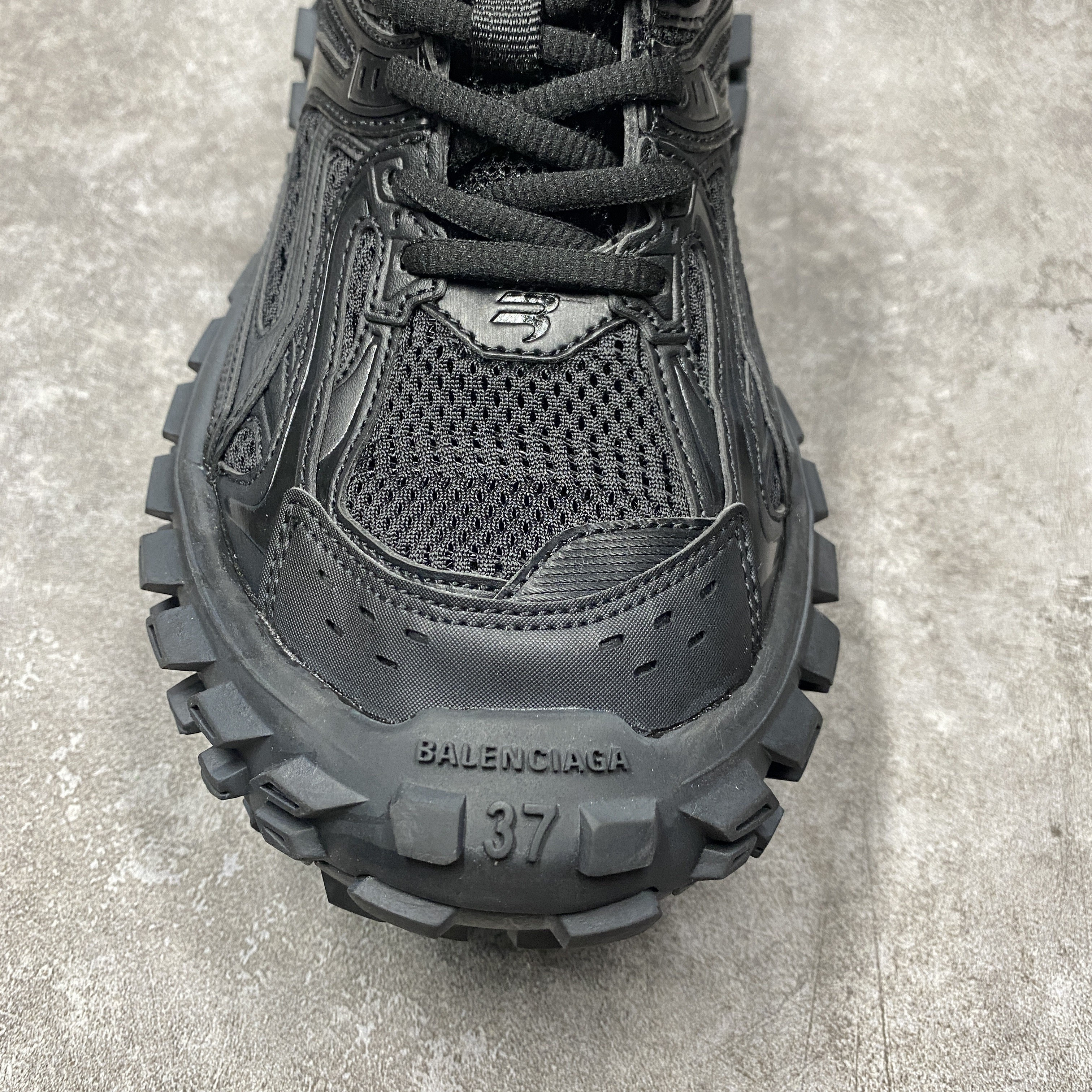 Balenciga Defender Black