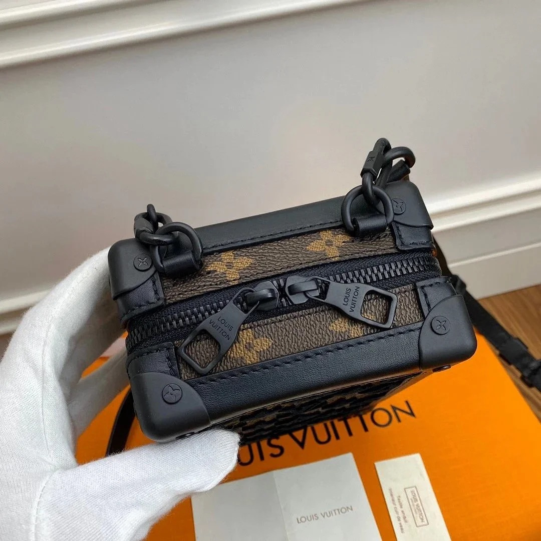 LV VERTICAL SOFT TRUNK M45044