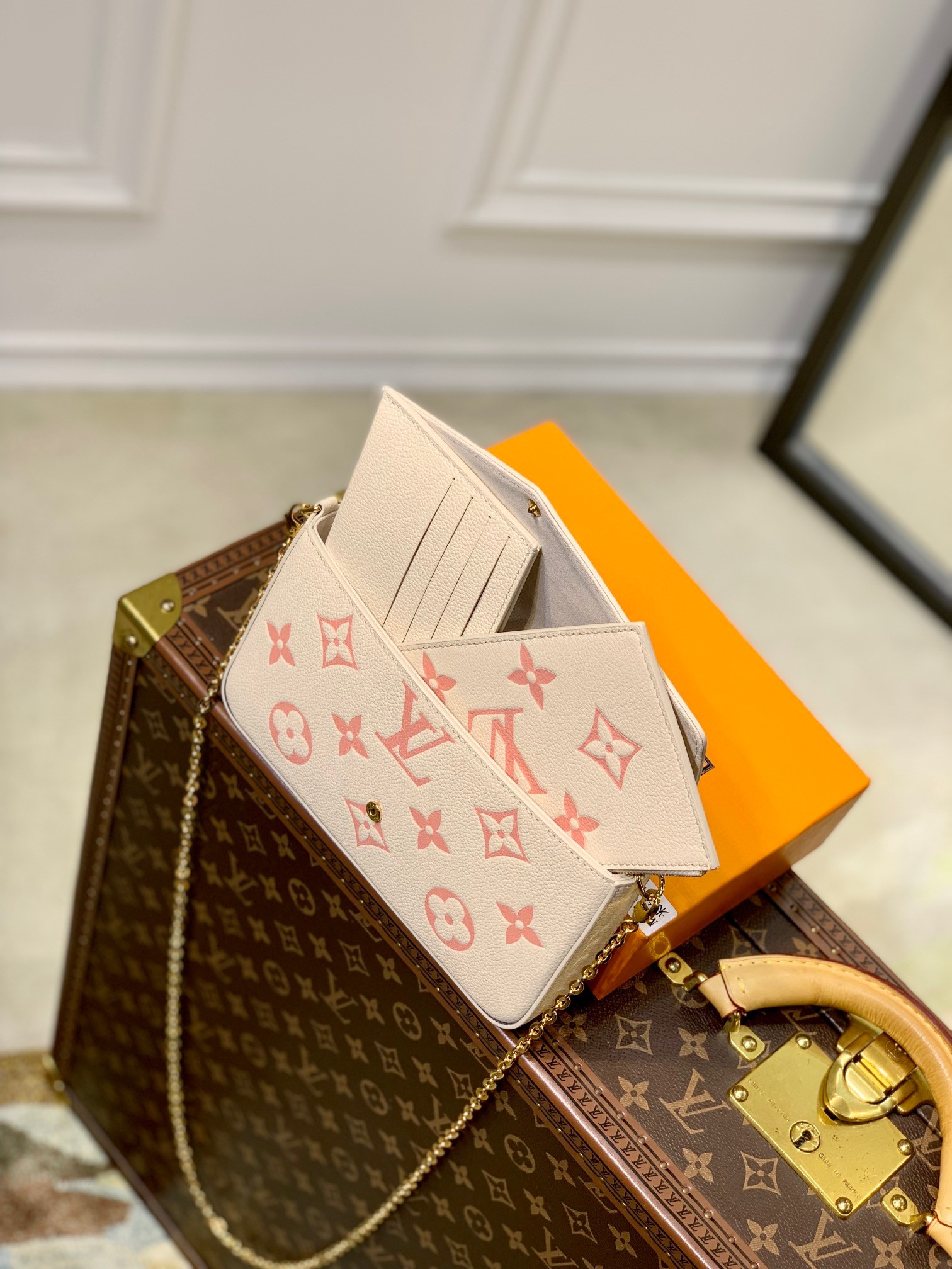 LV Félicie Pochette M82047