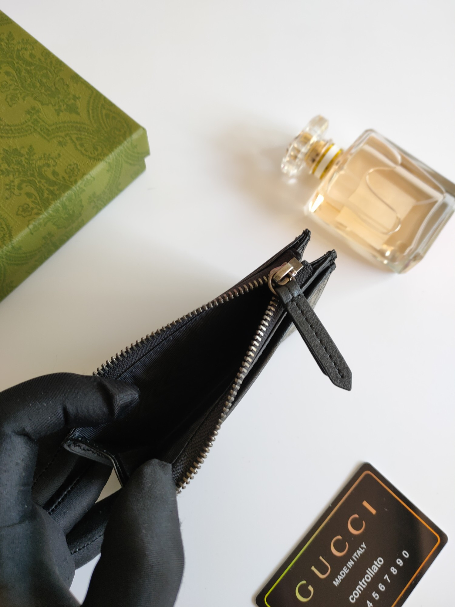 G*u*i gg  card case wallet