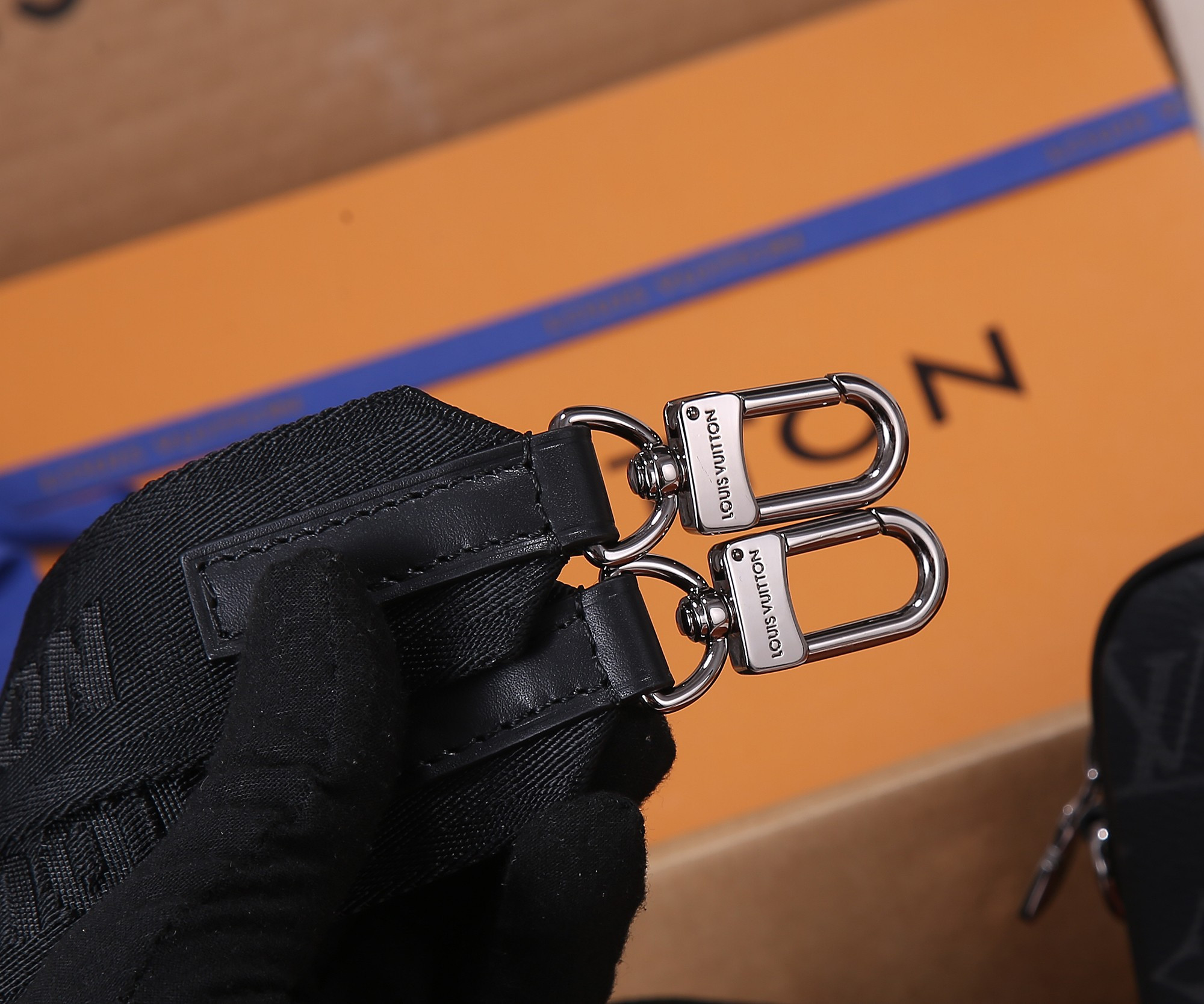 LV M82770 Nano Porte Documents Voyage 20 x 13 x 5.5 cm