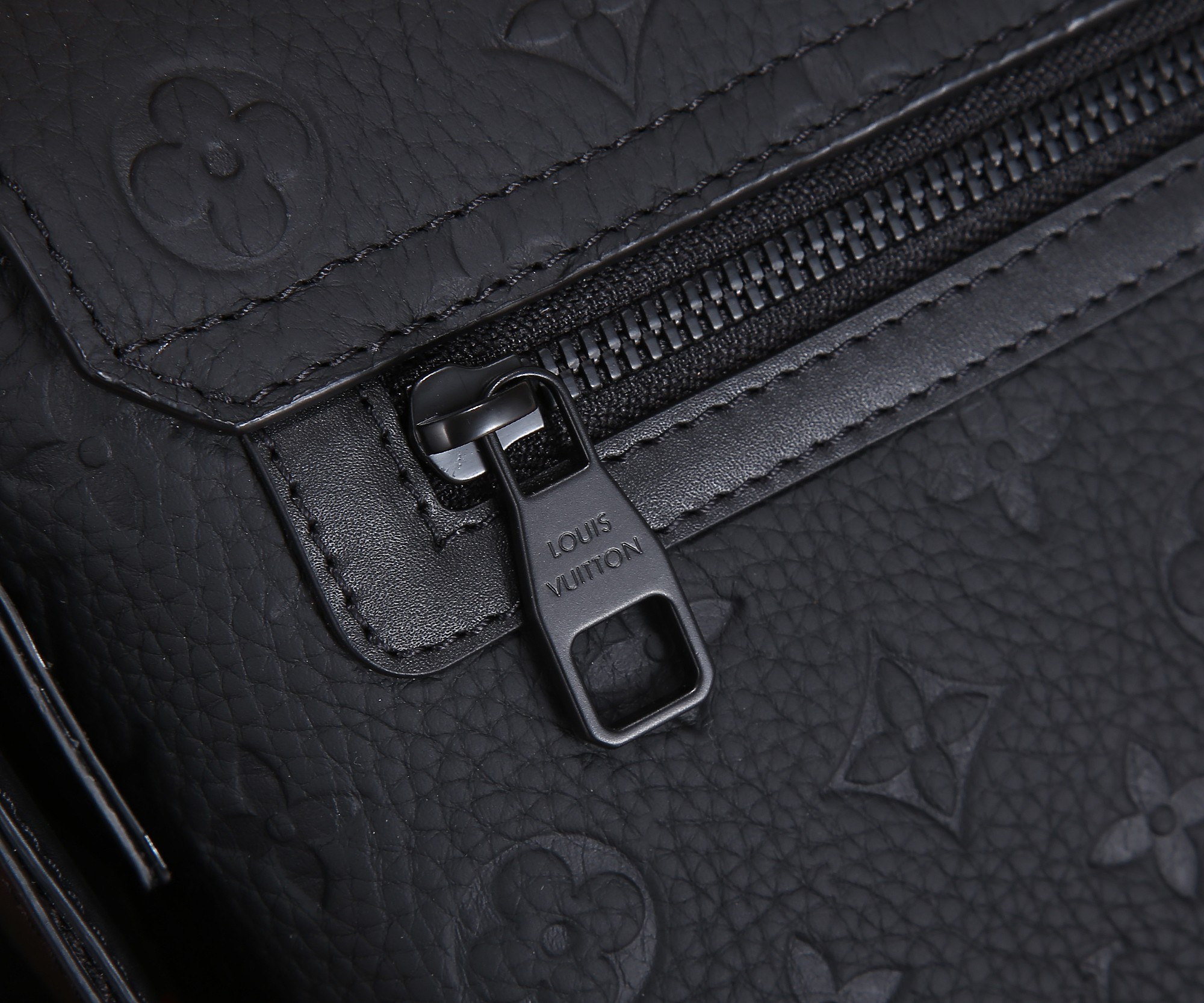 LV S-Cape Messenger M23741 28x16x10cm