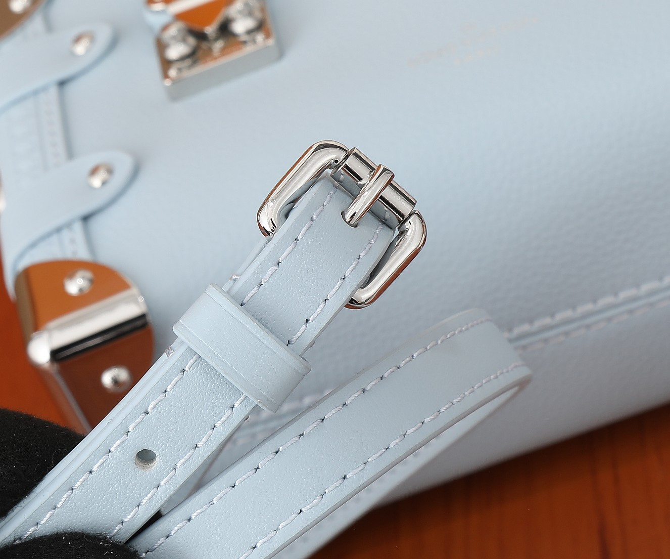 LV Side Trunk PM M25067   7.1 x 4.9 x 3.1 inches