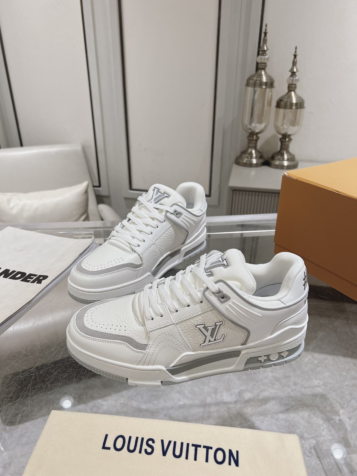 UA LV Trainer Sneaker