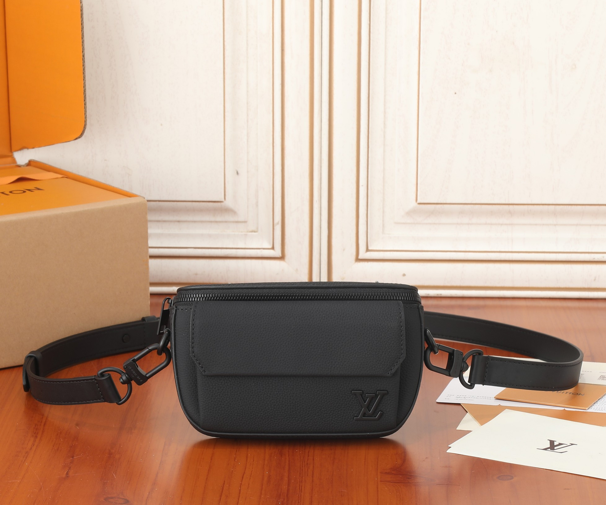 LV Pilot Wearable Wallet M83563 7.9 x 4.7 x 2.2 in