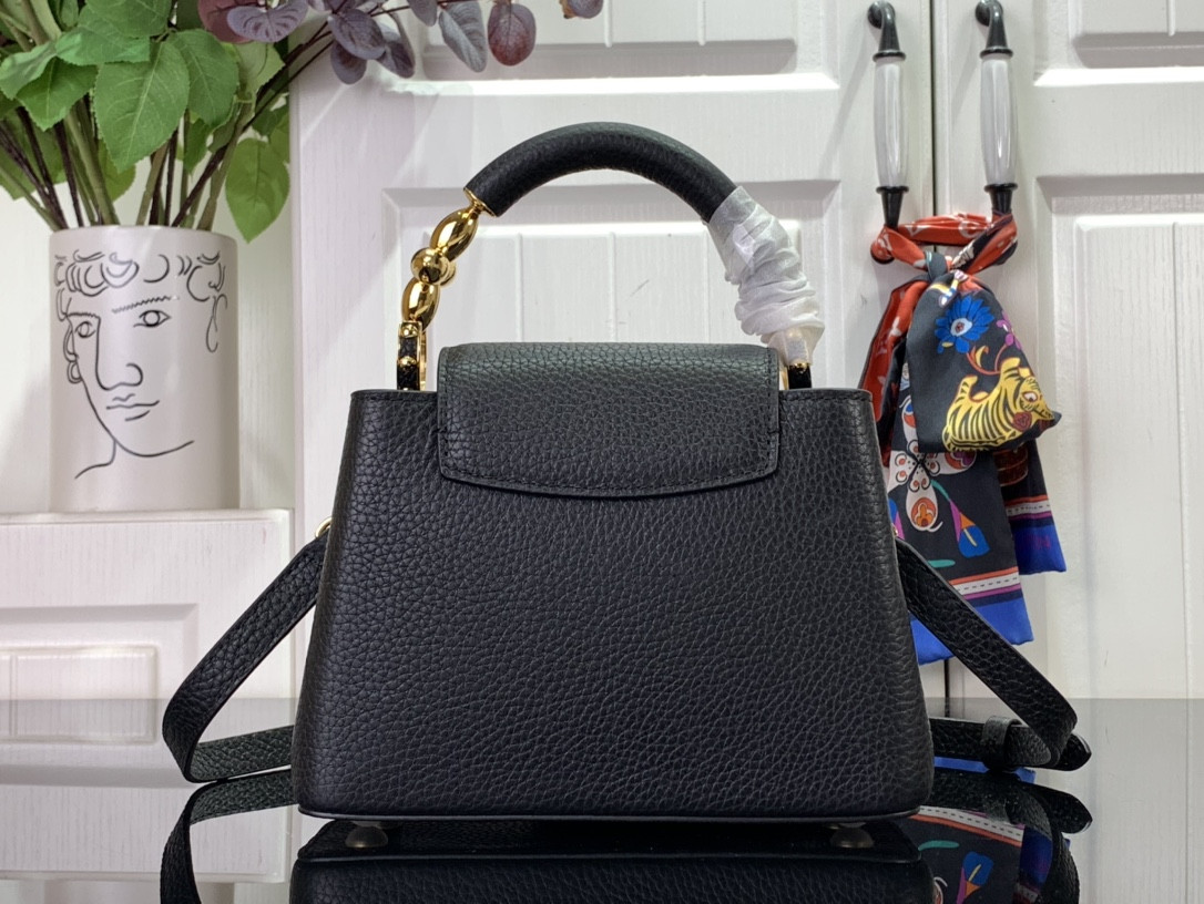 LV Capucines Mini M24689 8.3 x 5.5 x 3.1 inches