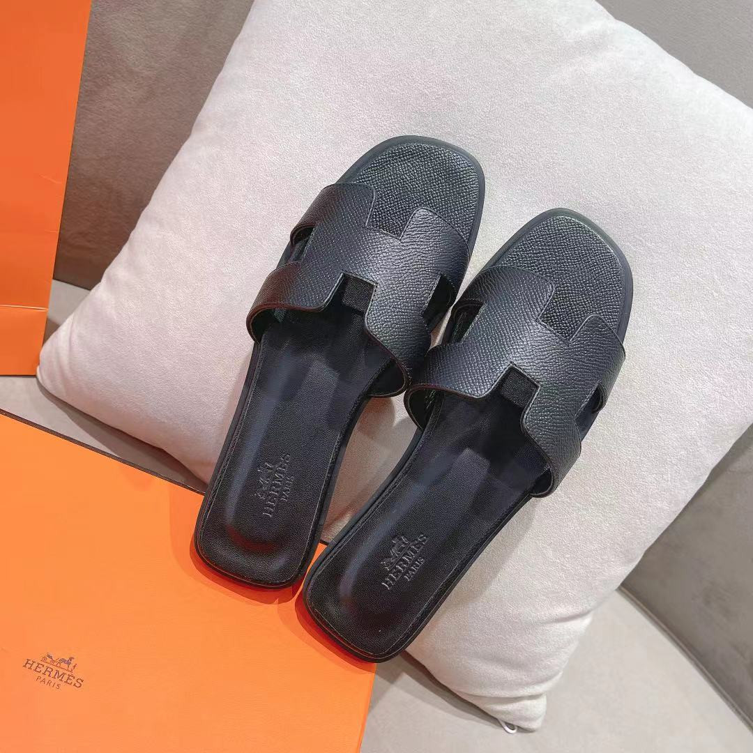 UA Hermès Oran sandal