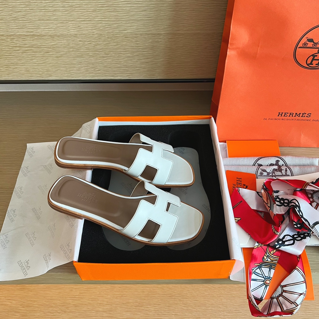 UA Hermès Oran sandal
