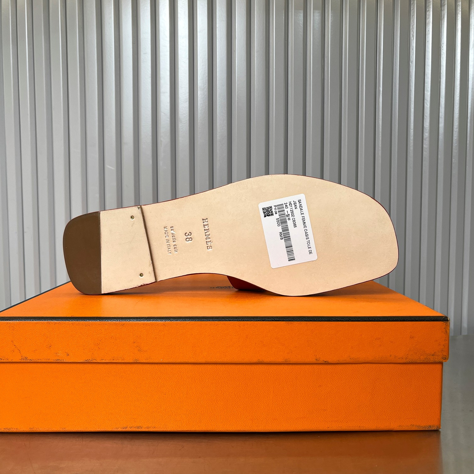 UA Hermès Oran sandal
