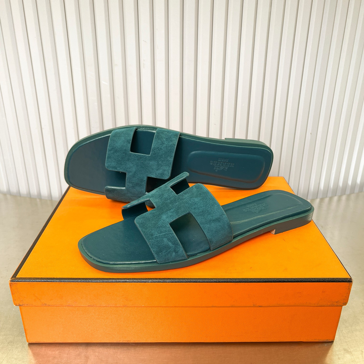 UA Hermès Oran sandal