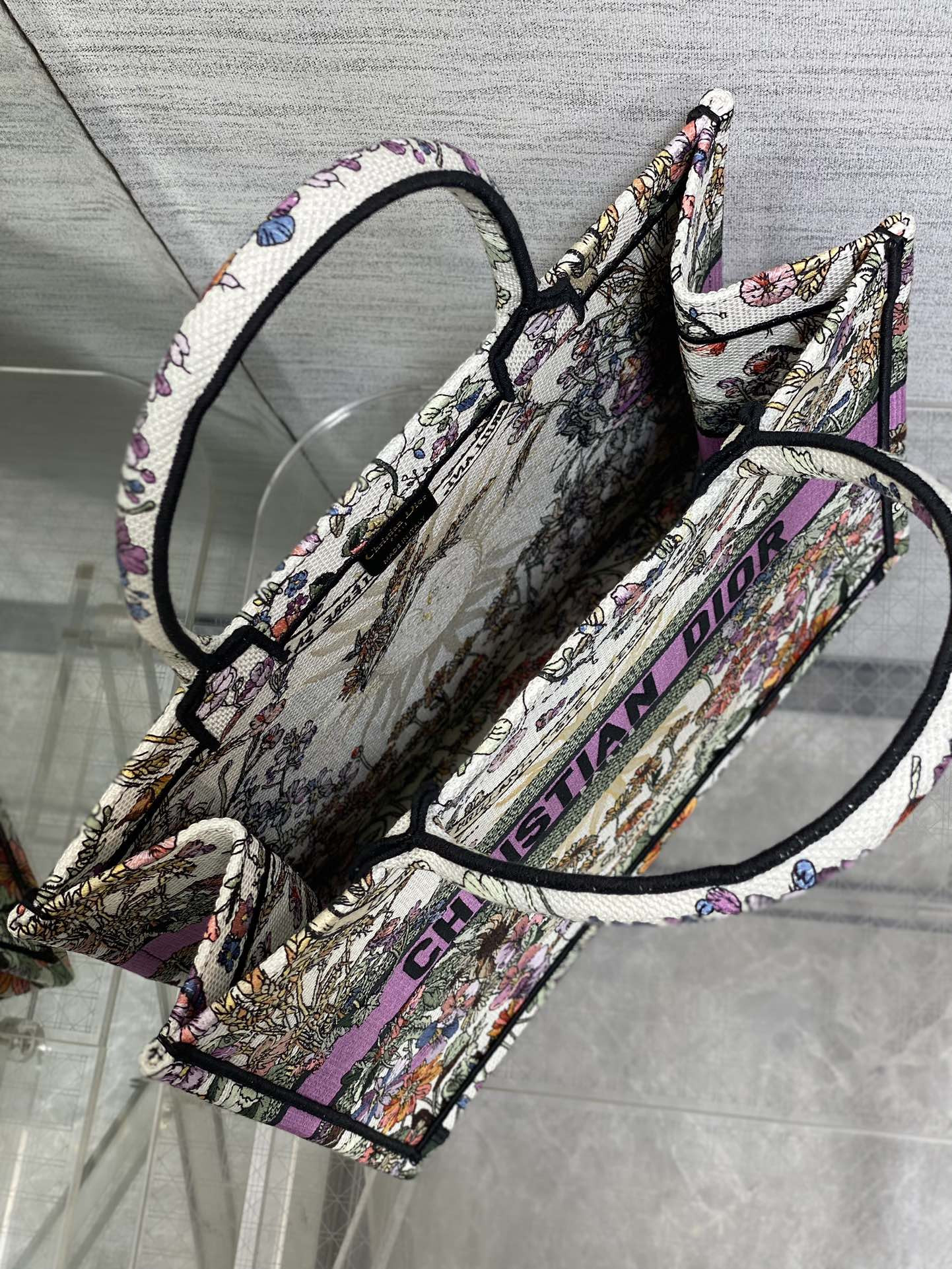 medium D*or book tote ecru multicolor D*or 4 saisons Été soleil embroidery 36 x 27.5 x 16.5 cm