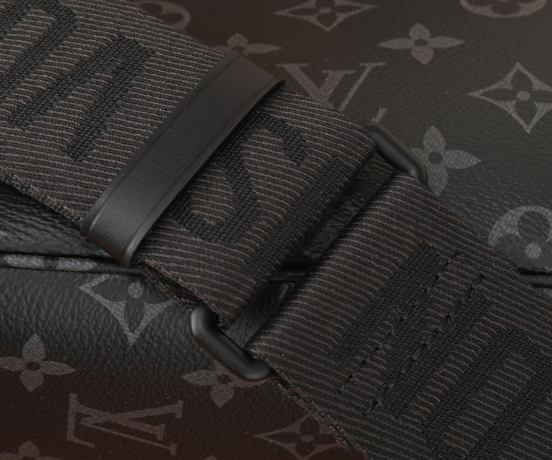 LV Pochette Accessoire XL M11741 11 x 6.5 x 3.5 inches