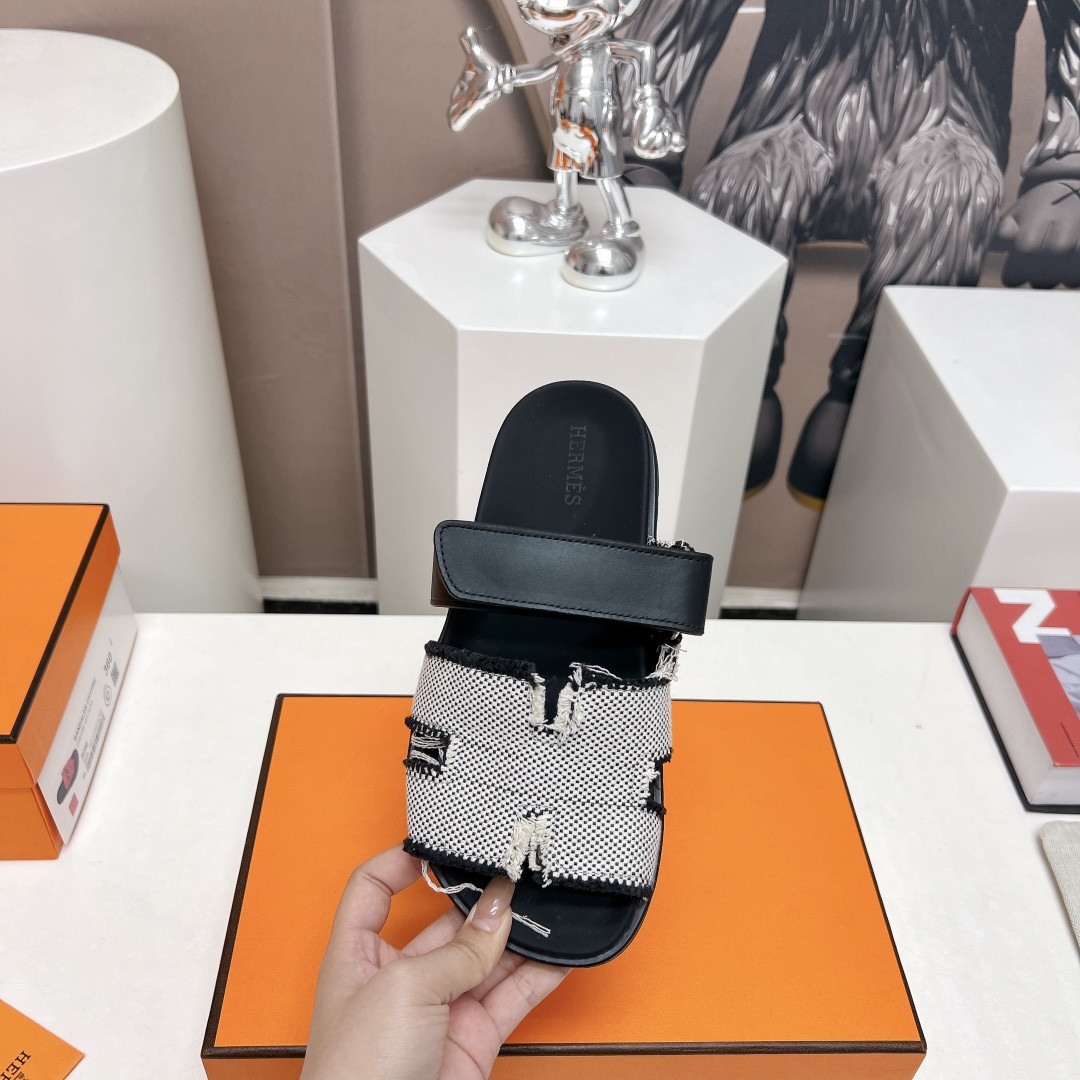 UA Hermès Chypre sandal