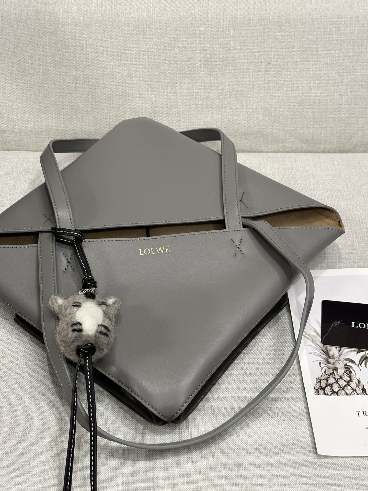 L0ew* medium puzzle fold tote in shiny calfskin 25.5x14.5x31.5cm