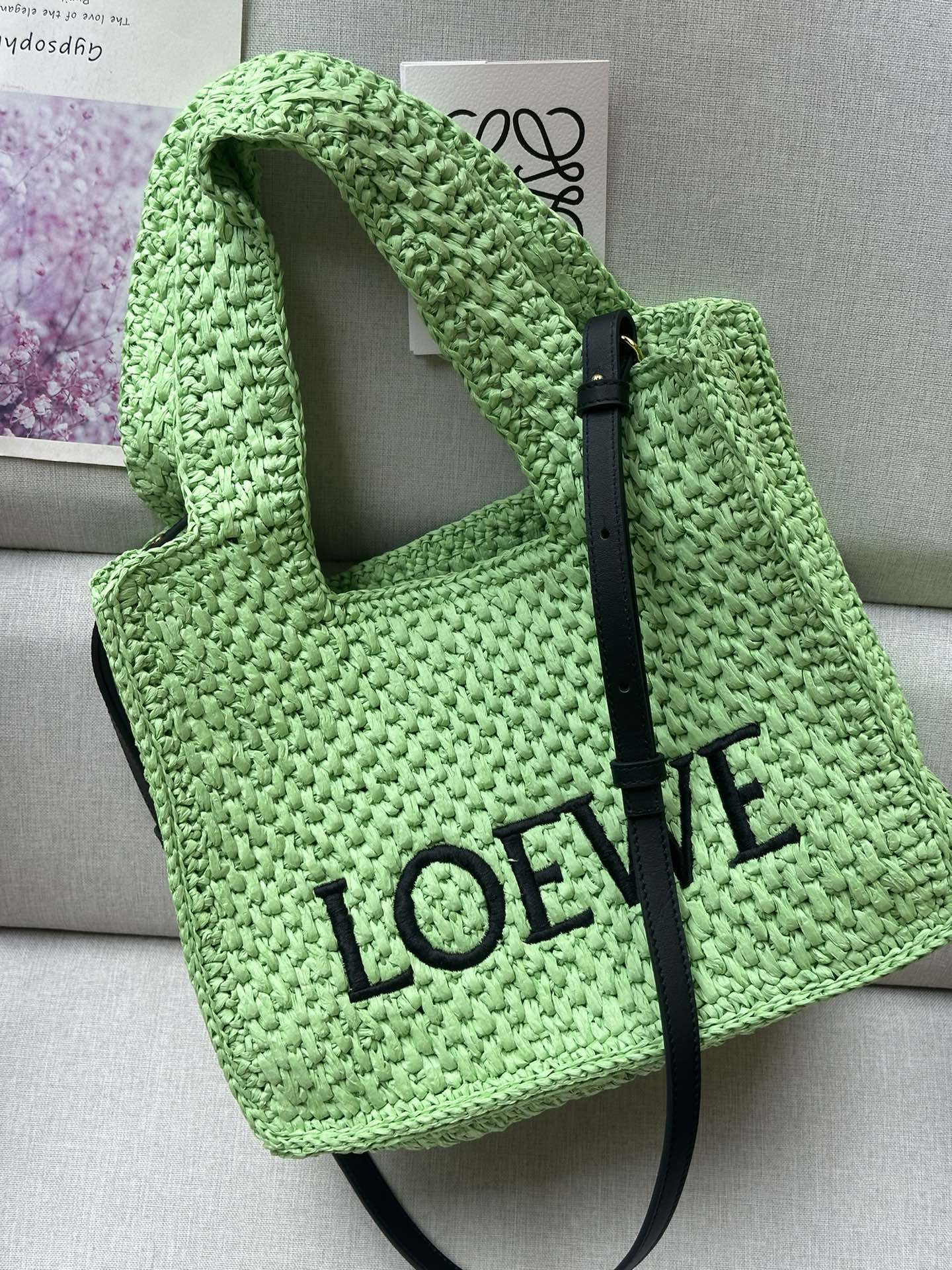 L0ew* font tote 30x25.5x15cm