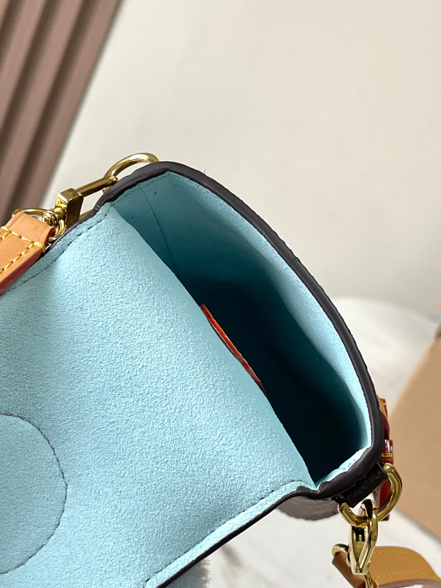 LV Vivienne Phone Pouch M12269 10x17.5x4.5cm