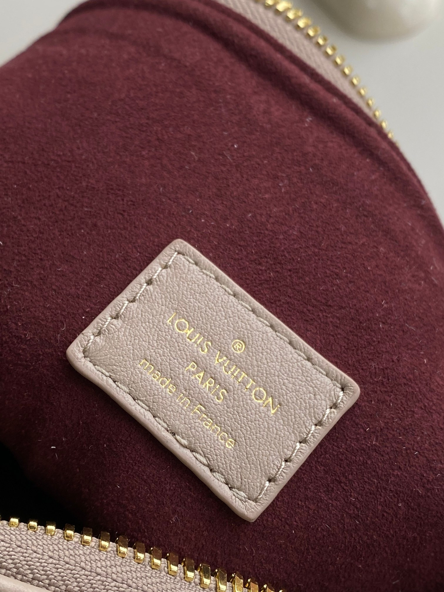 LV Coussin Hobo M12071 38x33x10CM