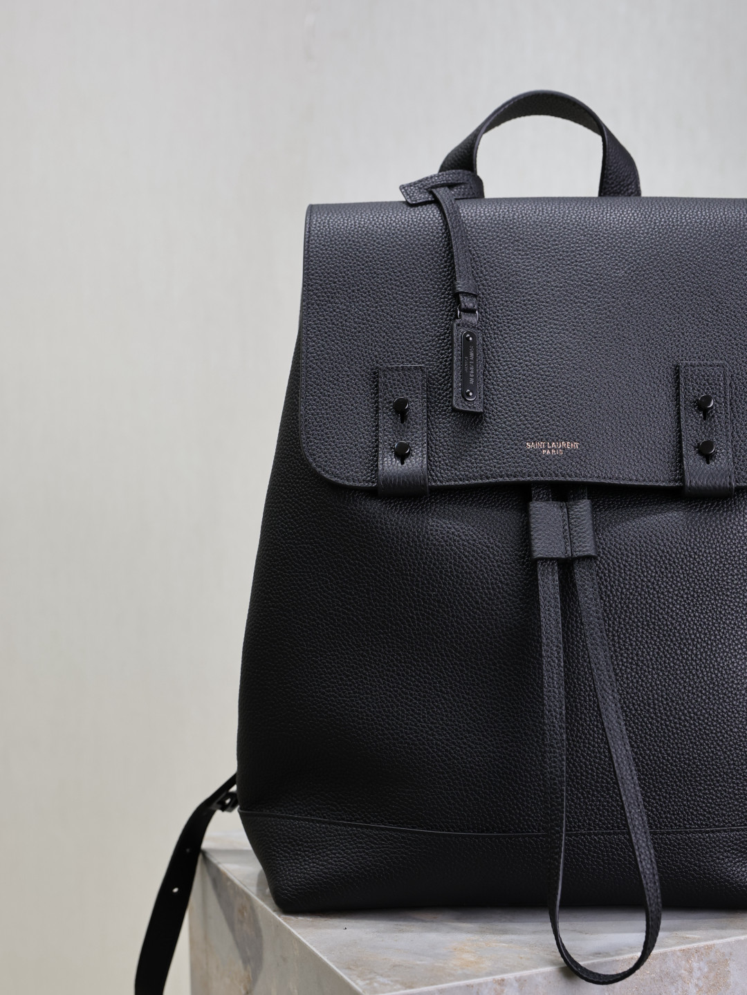 Y*L sac de jour backpack in grained leather 29 x 37.5 x 14 cm