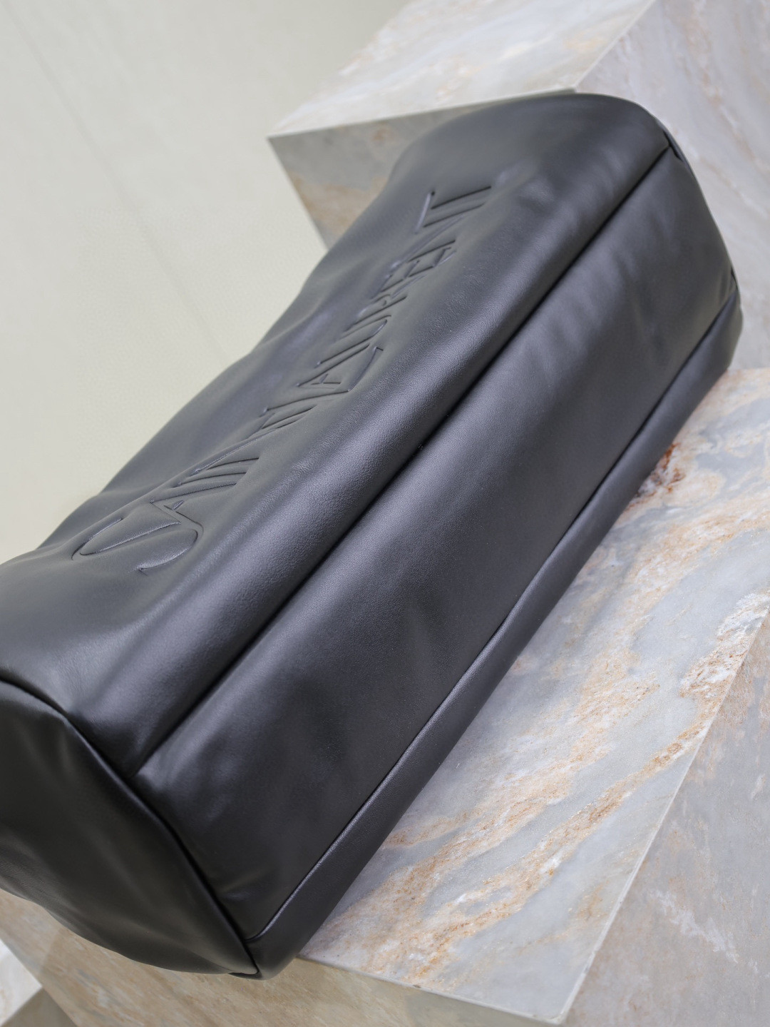 y*l Sa**t Lau*nt duffle in lambskin 53x24x22cm