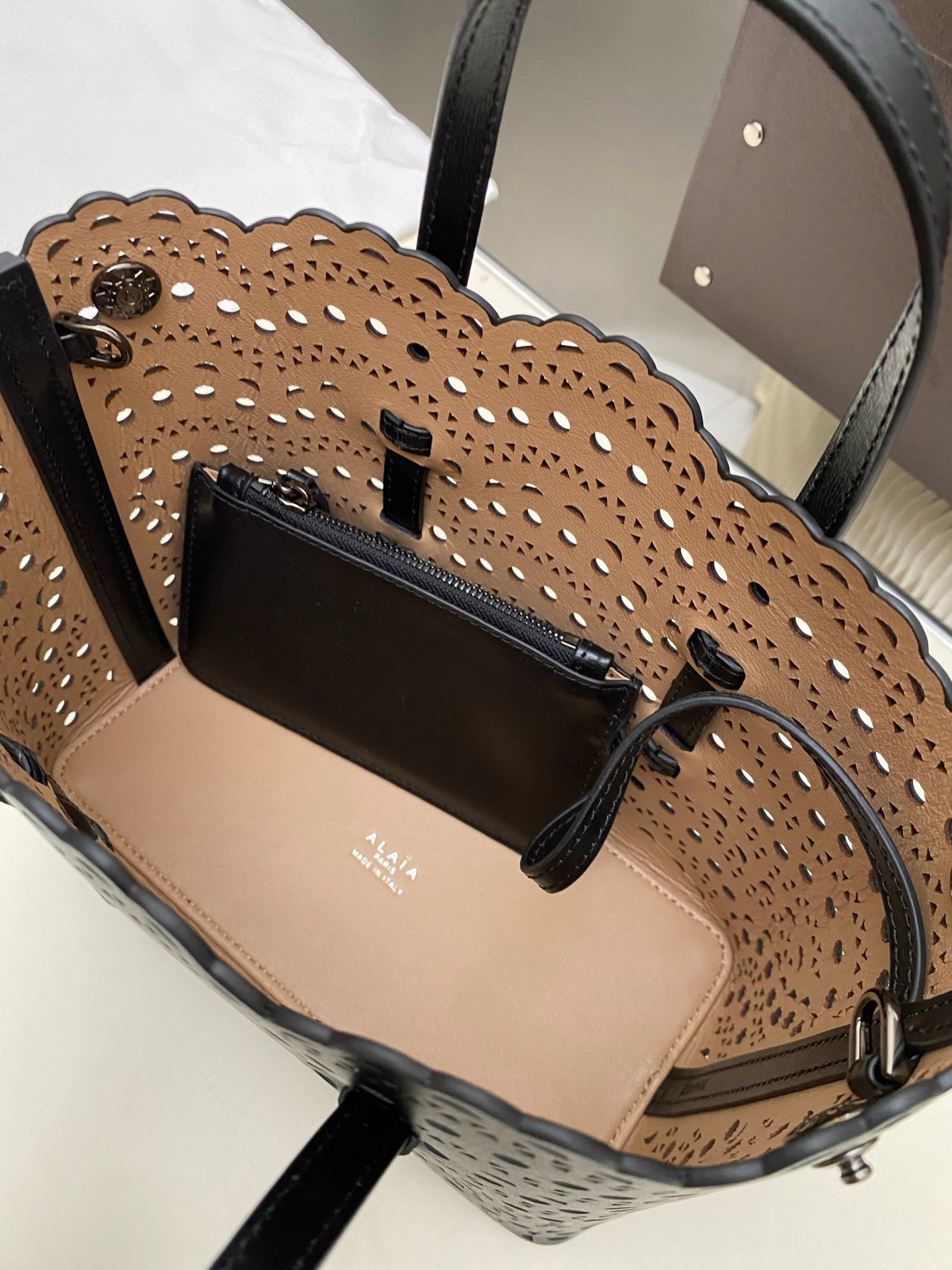 ALAÏA Mina 20 bag 20x17x10cm