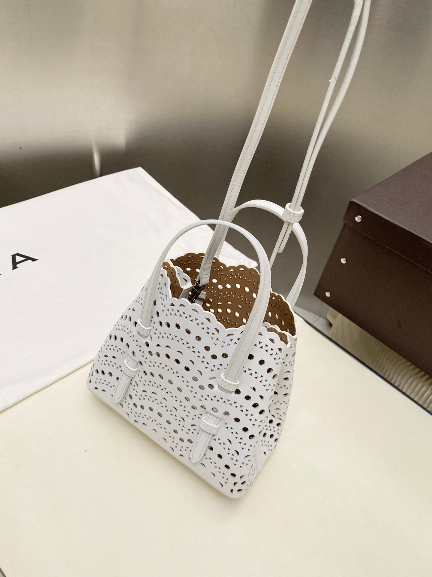 ALAÏA Mina 20 bag In Vienne  Wave 20x17x10cm