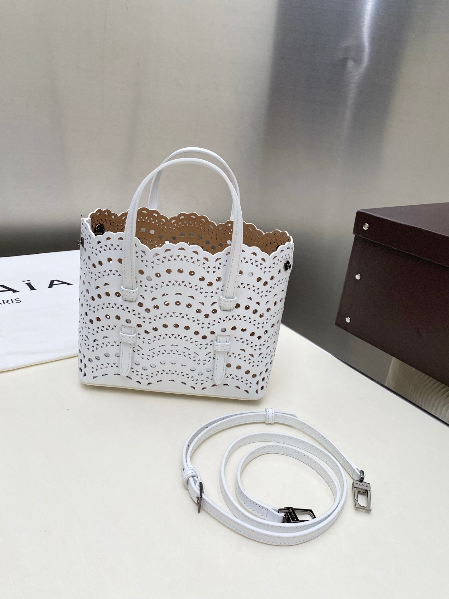 ALAÏA Mina 20 bag In Vienne  Wave 20x17x10cm