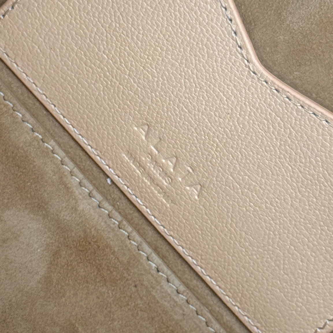 ALAÏA LE TECKEL MEDIUM BAG 33x11x10cm